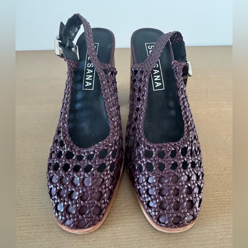 Sol Sana Pearl Burgundy Leather Size 37
Size 6 1/2-7 Woven Sandals Wooden Heel